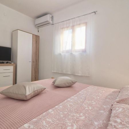 Studio Apartman Edy 3 Pula Bagian luar foto