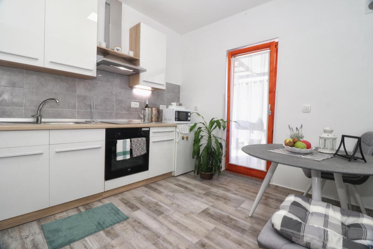 Studio Apartman Edy 3 Pula Bagian luar foto